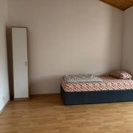 Spacious Near Center Rum i privatbostad
