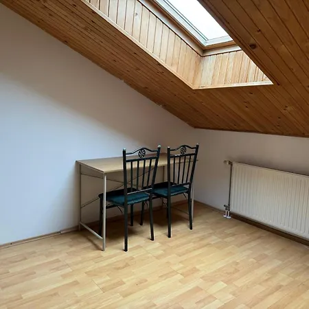Rum i privatbostad Spacious Near Center *