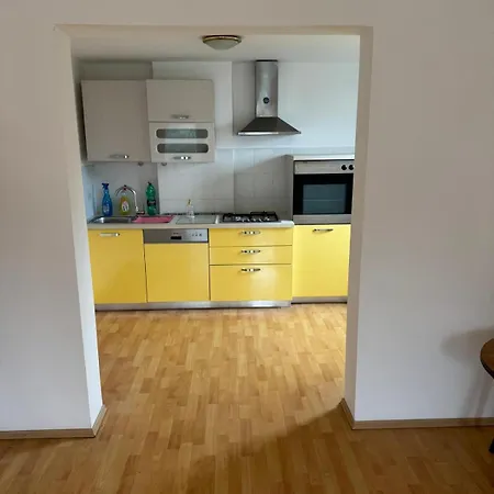 Rum i privatbostad Spacious Near Center *