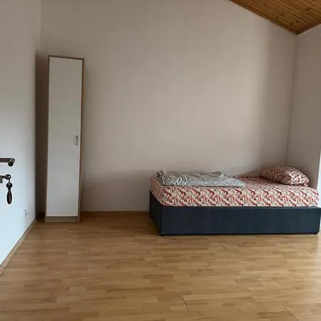 Spacious Near Center Rum i privatbostad