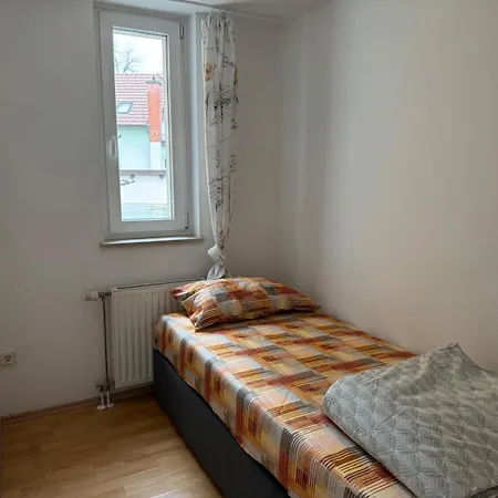 Rum i privatbostad Spacious Near Center *